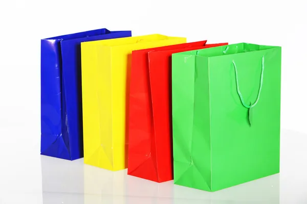 Cuatro bolsas de compras de colores brillantes Fotos De Stock Sin Royalties Gratis