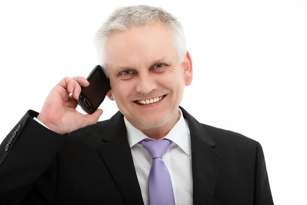 Uomo d'affari sorridente sul telefono cellulare — Foto Stock