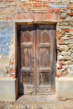 Old wooden door. Serralunga D'Alba, Italy. clipart