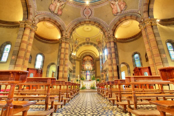 Catholic church interior view. Alba, Italy. — Stock Photo, Image