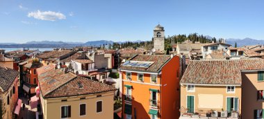 Sirmione panoramik görünümü. Lake garda, İtalya.