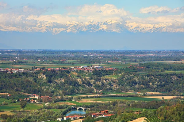 Velden en weiden van Piemonte. Noord-Italië. — Stockfoto