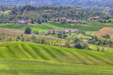 tepeler ve piedmont çayırlar. Kuzey İtalya.