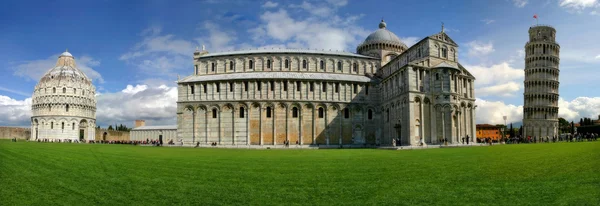 Lutande tornet i Pisa, Italien. — Stockfoto