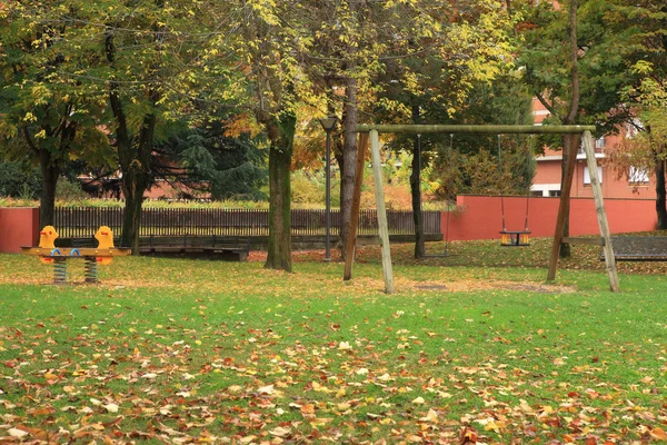 Lekplats på hösten. — Stockfoto