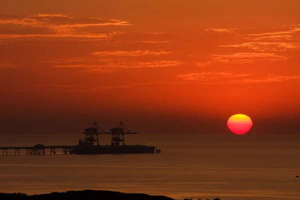 Sun goes down on Mediterranean sea. — Stock Photo, Image