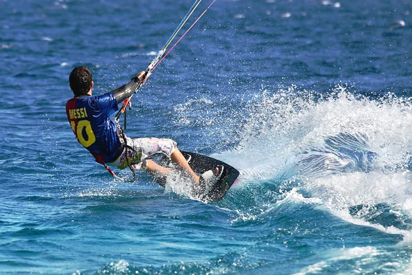 Kitesurfer nad Morzem Czerwonym. — Zdjęcie stockowe