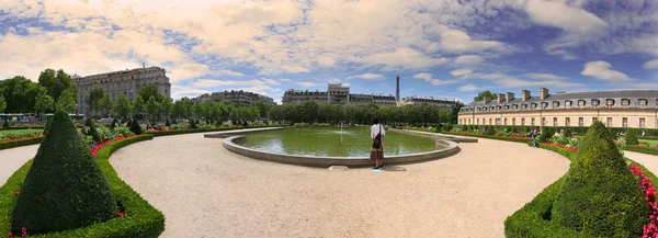 Panoramatický pohled na zahradu v Paříži, Francie. — Stock fotografie