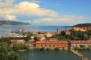 Deniz Kuvvetleri İtalya'da temel olarak havadan görünümü.