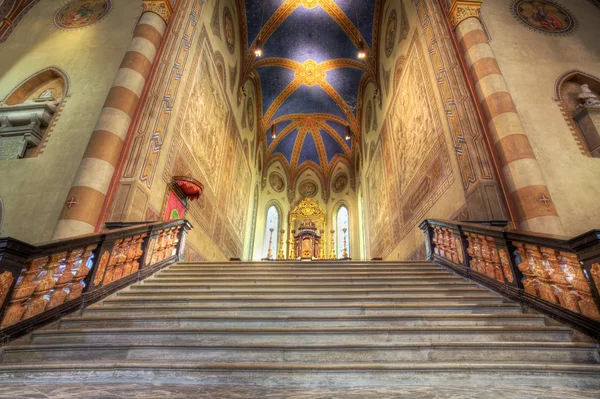 Interiér katedrály San lorenzo. — Stock fotografie
