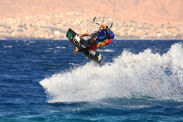 Kitesurfer nad Morzem Czerwonym. — Zdjęcie stockowe