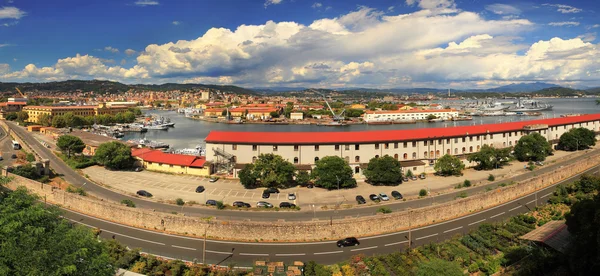 La spezia - panoramatický výhled na panoráma města. — Stock fotografie
