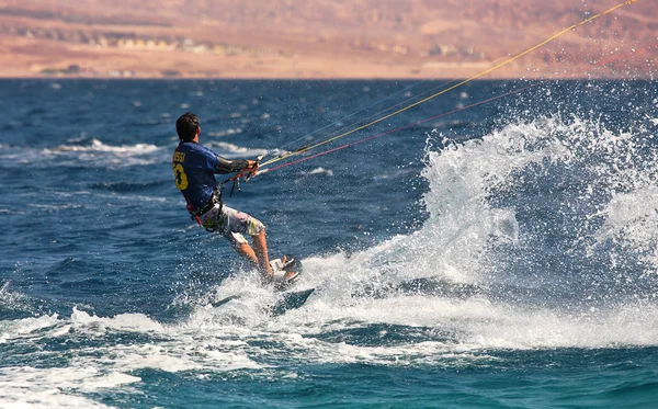 Kitesurfer on the Red Sea. — Stock Photo, Image