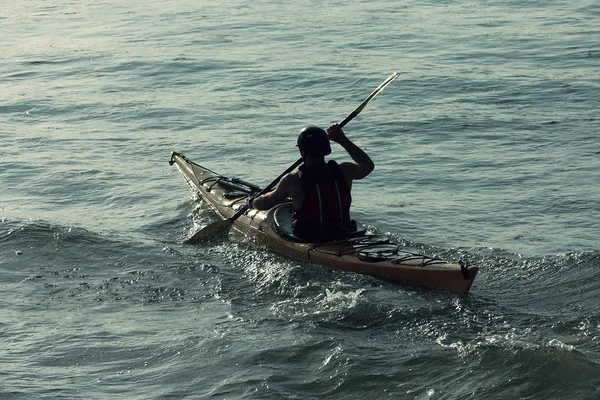 Homme en kayak . — Photo