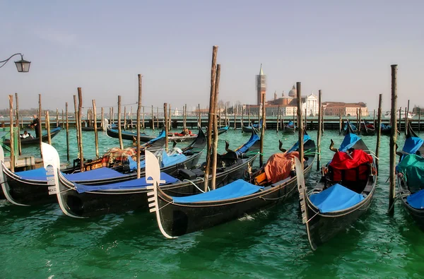 Gondels op canal Grande. Venetië, Italië. — Stockfoto