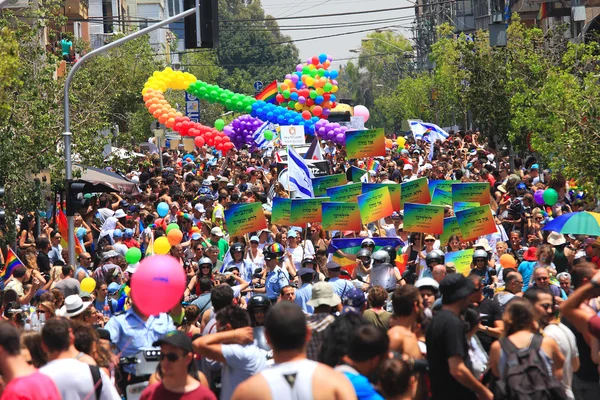Pochod gay pride v tel aviv, Izrael. — Stock fotografie