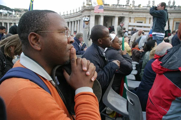 Palmers praying in Vatican. — Stock Photo, Image