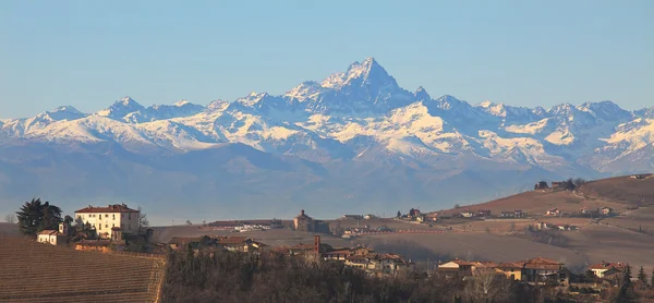 Wzgórza i góry. Piedmotn, Włochy. — Zdjęcie stockowe