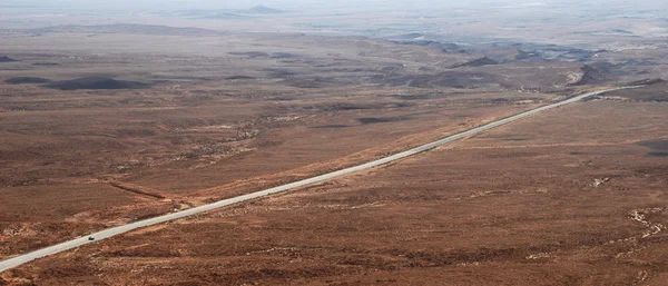 Auto-estrada através da cratera Ramon . — Fotografia de Stock