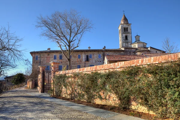 Oude abdij. La morra, Noord-Italië. — Stockfoto