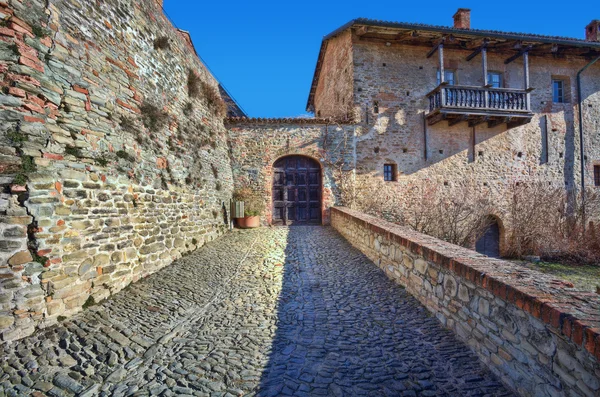 Antico castello. Serralunga d'Alba, Italia. — Stockfoto