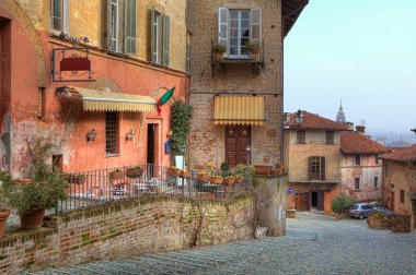 saluzzo eski şehir. Kuzey İtalya.