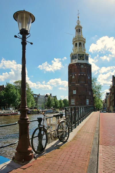 Wieża montelbaanstoren. Amsterdam, Holandia. — Zdjęcie stockowe