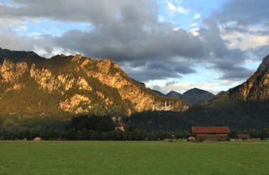 dağlar gün batımında. Bavyera, Almanya.