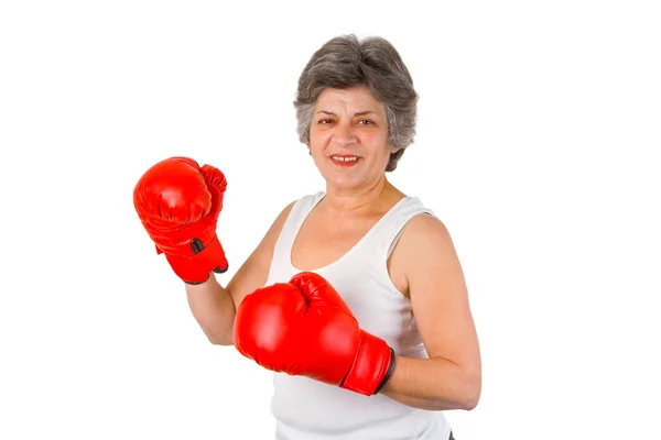 Femme senior avec gants de boxe — Photo
