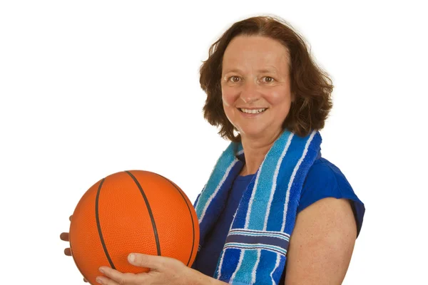 Mujer de mediana edad con baloncesto —  Fotos de Stock