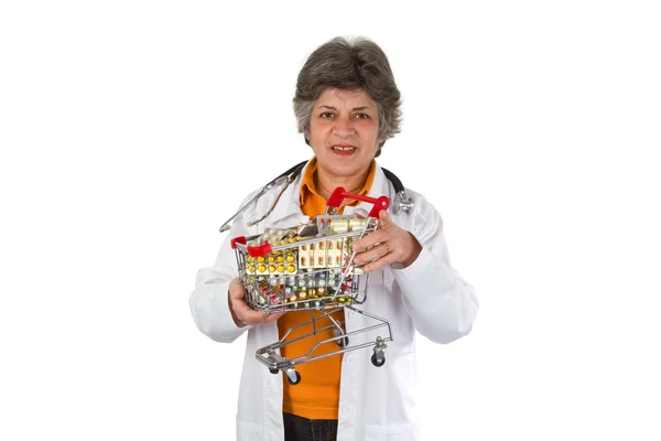 Ανώτερος γυναίκα γιατρό με ιατρική — Φωτογραφία Αρχείου