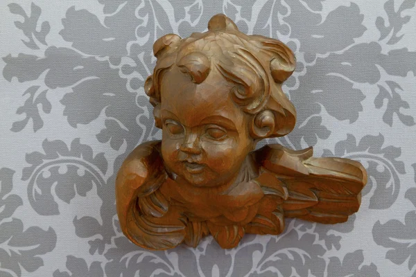 Rzeźbione drewniane anioł — Zdjęcie stockowe