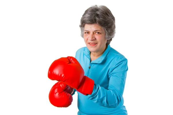 Seniorin mit Boxhandschuhen — Stockfoto