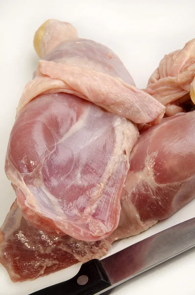 닭 허벅지 피부 제거 — 스톡 사진