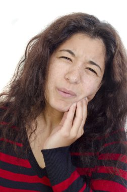 genç kadın diş ağrı hissediyorum ve yanak kemiği tutar