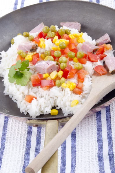 Rice pan with organic vegetables — Stock Photo, Image