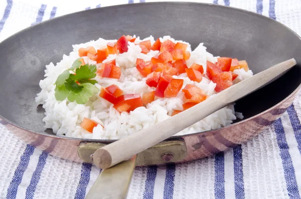 Rice pan with diced red bell pepper — Stock Photo, Image
