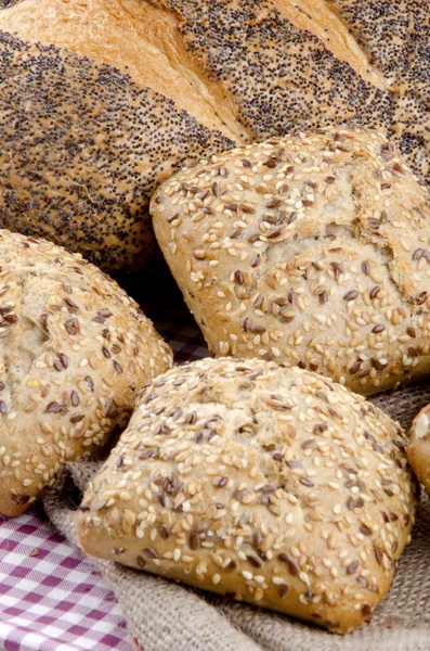 Multigrain roll and poppy seed bread — Stock Photo, Image