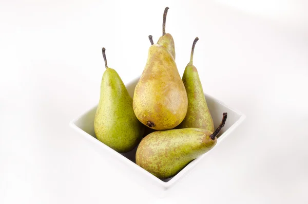 Sommige peren in een kom — Stockfoto
