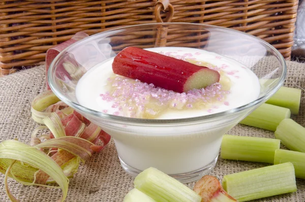 Rhubarb yogurt with pink sugar
