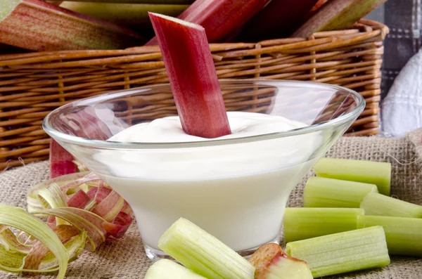 Freshly cut rhubarb with yogurt — Stock Photo, Image