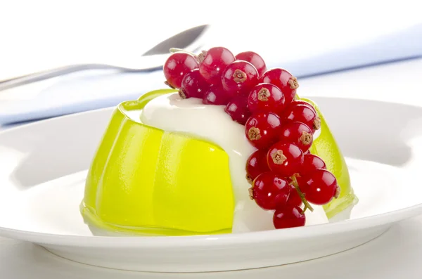 Lime jelly with red currant — Stock Photo, Image