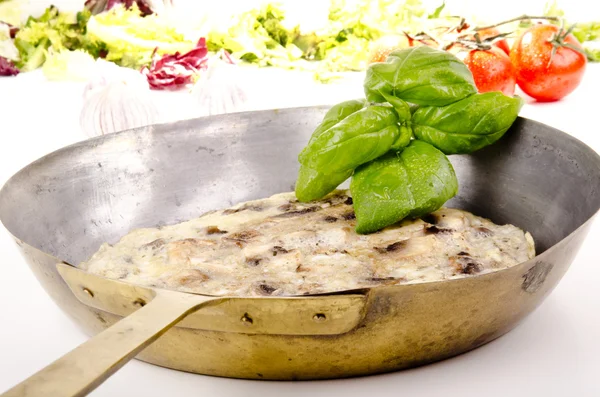 Omelette with mushrooms and basil in a pan — Stock Photo, Image