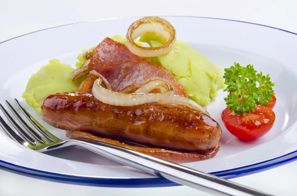Irish sausages and bacon with green mashed potato — Stock Photo, Image