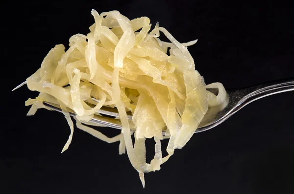 Sauerkraut auf einer Gabel — Stockfoto