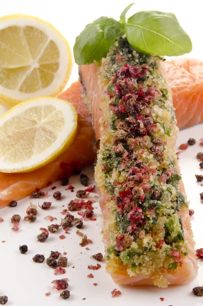 Fillet of salmon with peppercorns, basil and lemon — Stock Photo, Image