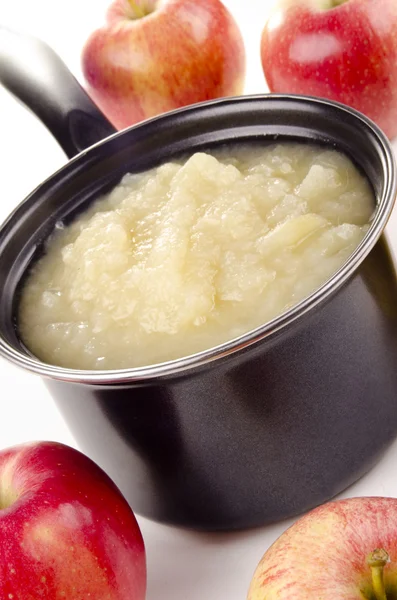Vers gemaakt appelmoes in een pot — Stockfoto