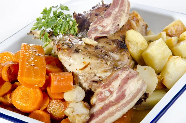 Grilled rabbit with bacon, carrot and potatoes — Stock Photo, Image