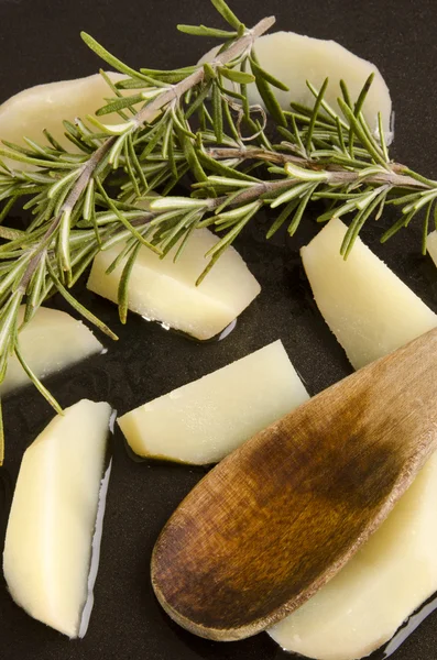 Potato wedges are fried with rosemary — Stock Photo, Image