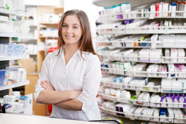 Kobieta farmaceuta uśmiechający się — Zdjęcie stockowe